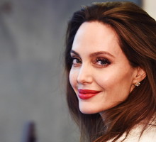 Angelina Jolie, uśmiechnięta aktorka świętuje trochę urodziny