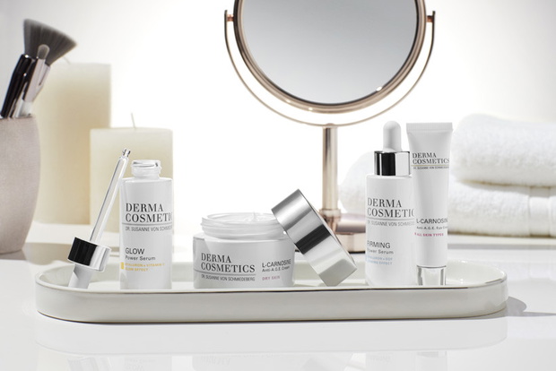 Skincare-product-dermacosmetics-lifestyle-cream-serum-mirror-unl