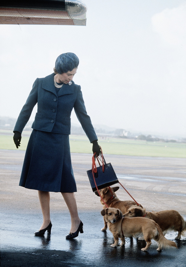Queen Elizabeth ll arrives at Aberdeen Airport