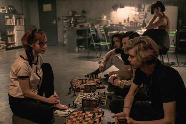 Kadry z serialu The Queen's Gambit