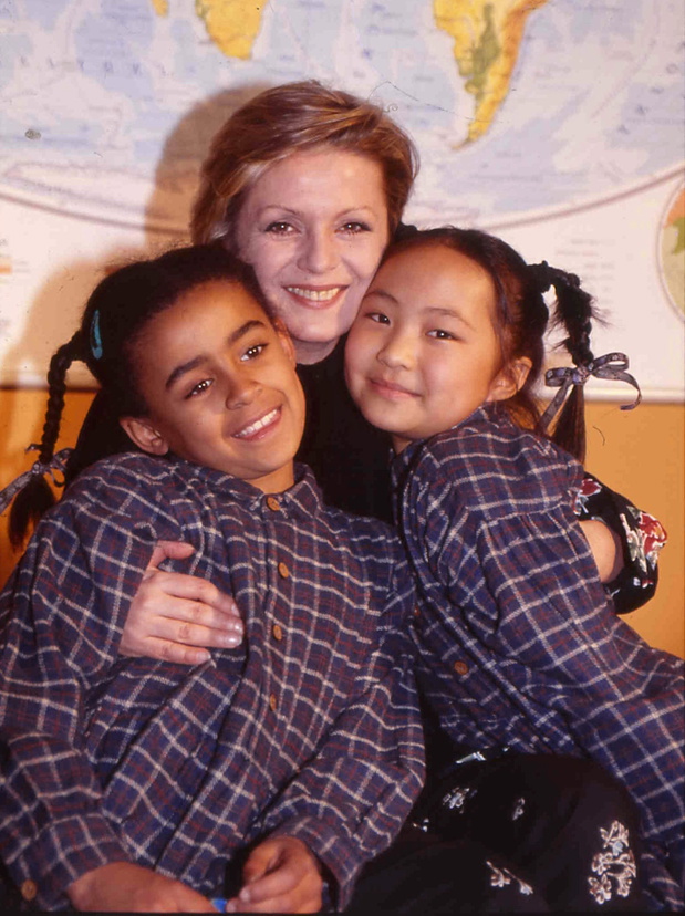 Ola Szwed (L), Gabriela Kownacka - aktorka (C), Misheel Jargalsajkhan (R)