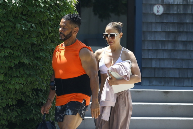 Jennifer Lopez z menagerem po treningu