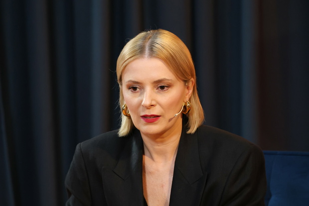 Halina Mlynkova, Nagranie programu "Moontalk" telewizji Active Family, 19