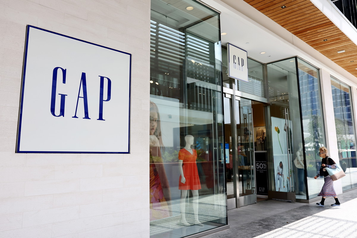 Gap To Layoff Hundreds Of Corporate Employees During Latest Round Of Cutbacks