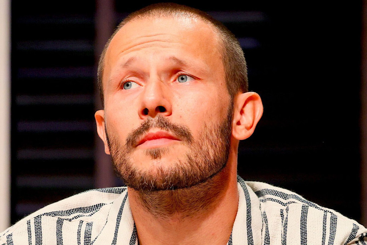 Mateusz Banasiuk, próba spektaklu „Spektaklove Rodzinne Rewolucje” w Collegium Nobilium, Warszawa, 03.09.2024 rok, jamnik