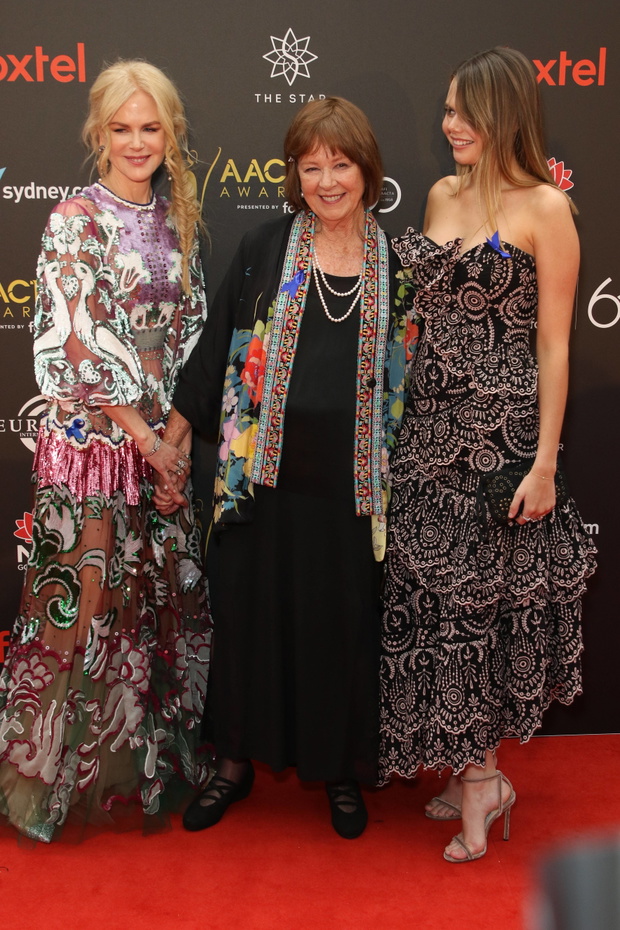 Nicole Kidman arrives on the red carpet for the 8th AACTA awards