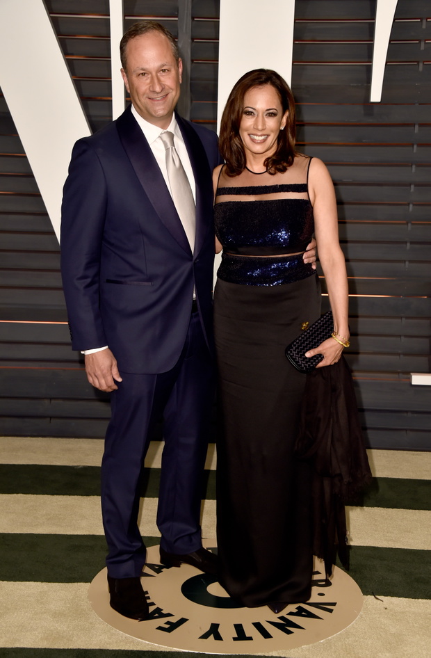 Kamala Harris z mężem na gali Vanity Fair Oscar Party w 2015 roku