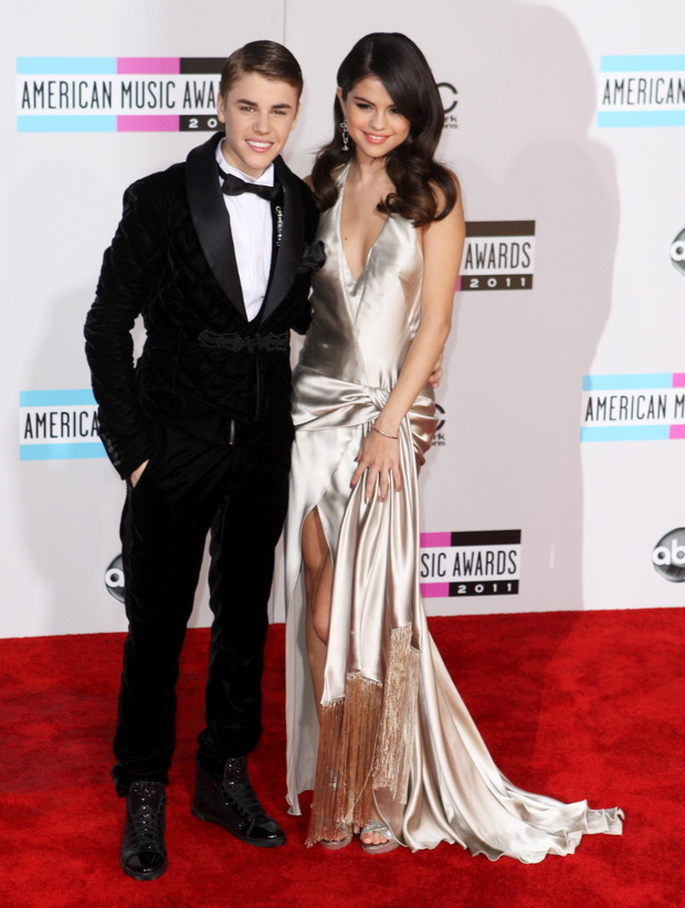 Selena Gomez and Justin Bieber arrive at the 2011 American Music Awards