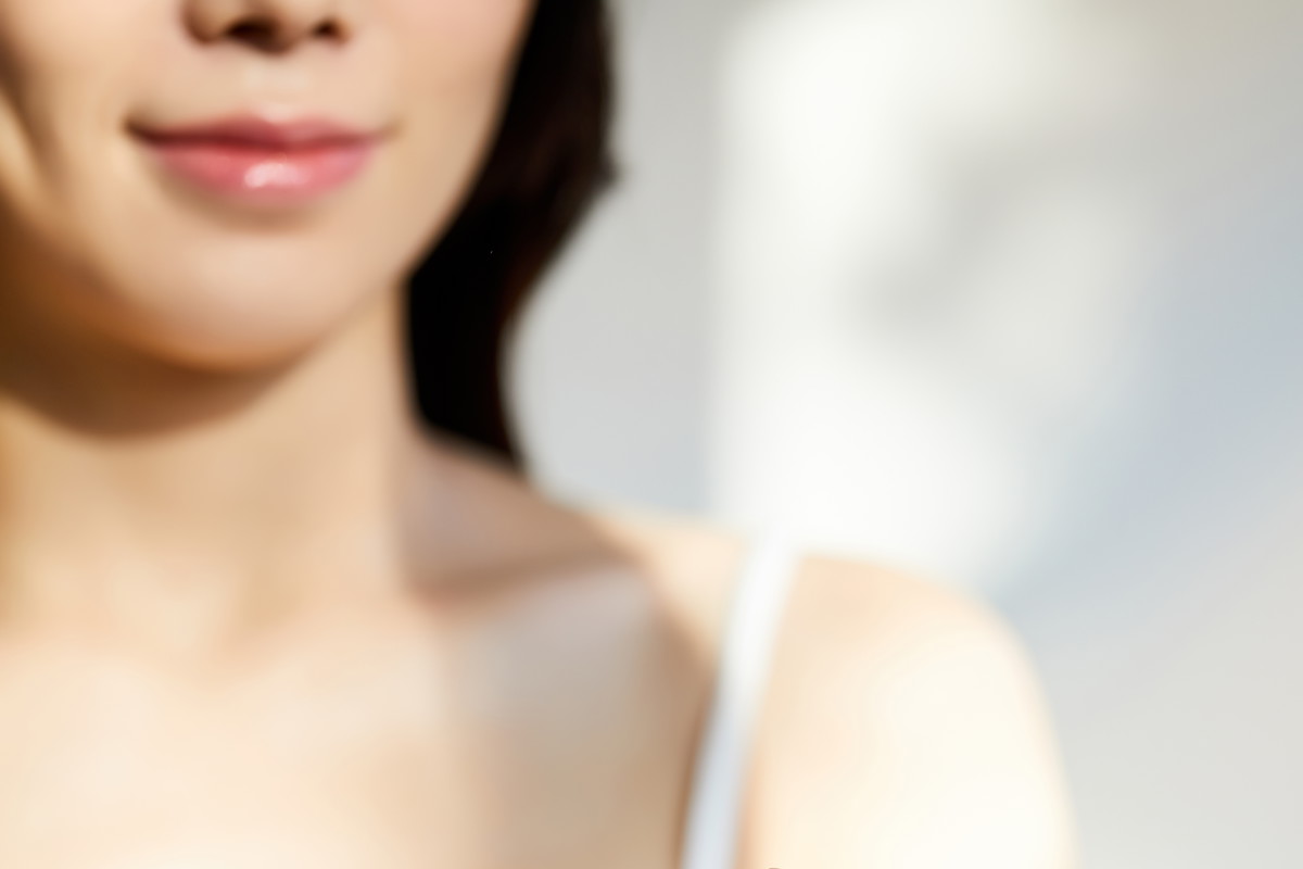 perfume, perfume spray, fragrance, beauty