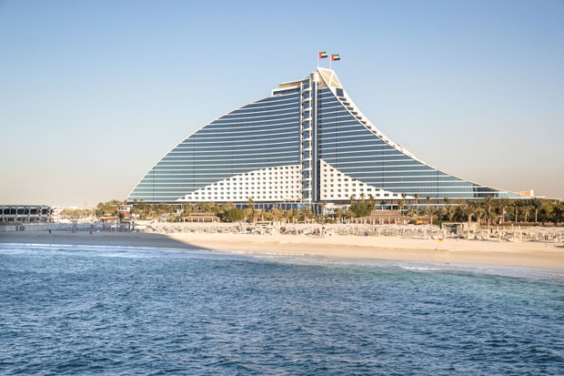 Medium_resolution_150dpi-Jumeirah Beach Hotel - Exterior Sunset