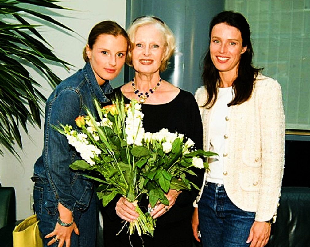 Beata Tyszkiewicz, Karolina Wajda, Wiktoria Padlewska, 8 lipca 2002