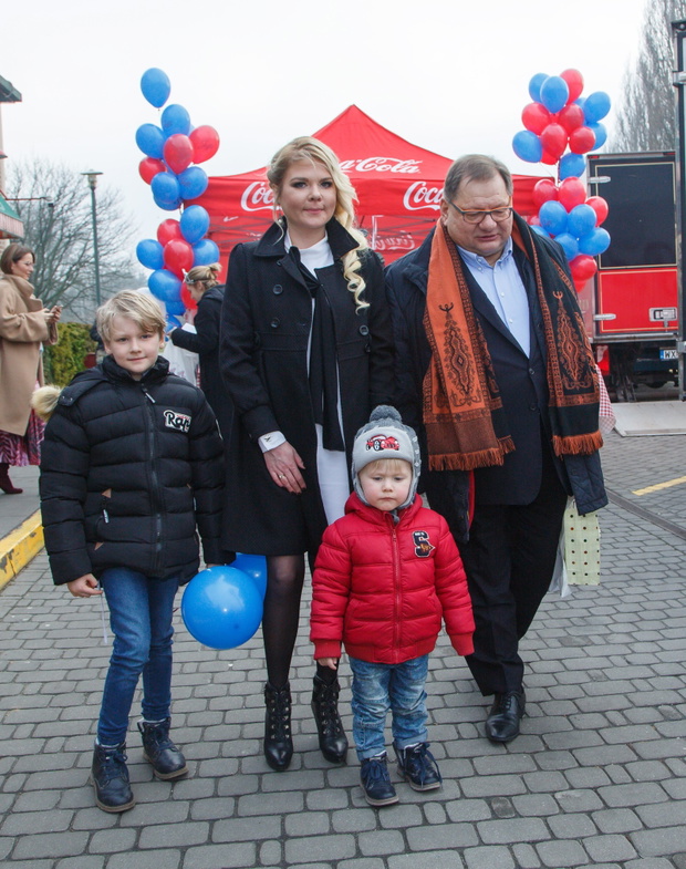 Ryszard Kalisz z zona i dziecmi