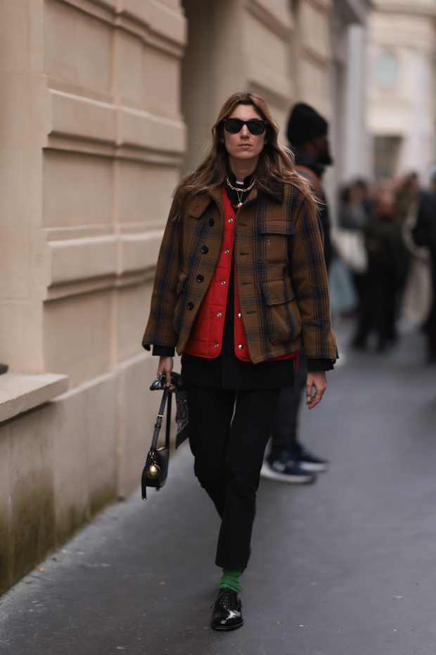 Street Style - Paris Fashion Week - Womenswear Fall/Winter 2024/2025 - Day Three