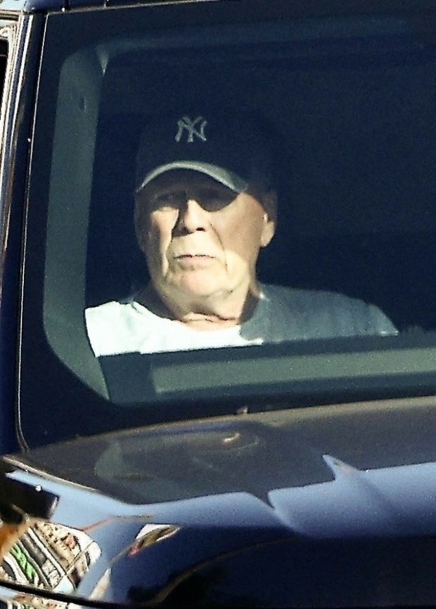 Bruce Willis w samochodzie