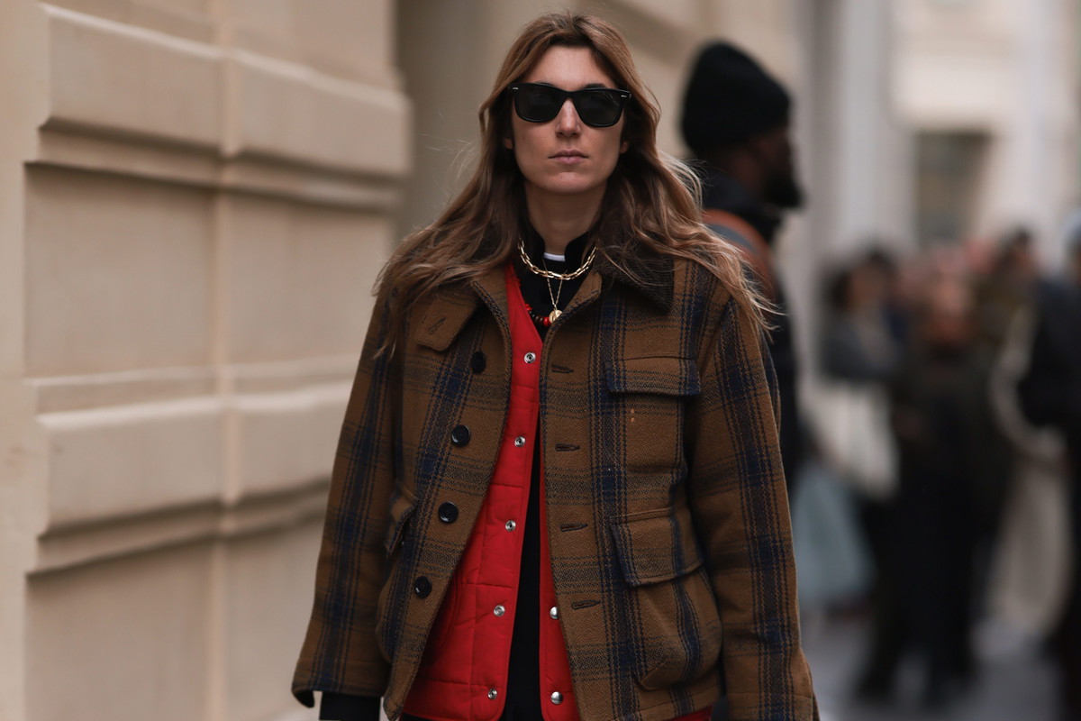 Street Style - Paris Fashion Week - Womenswear Fall/Winter 2024/2025 - Day Three