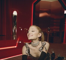 Swarovski_2024 Holiday Campaign_Ariana Grande_Behind the Scene (2)