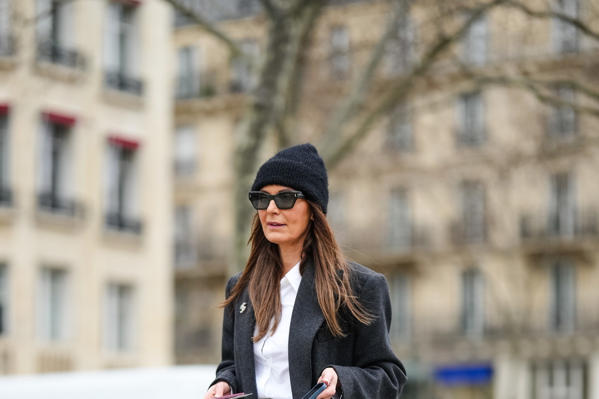 Street Style - Paris Fashion Week - Haute Couture Spring/Summer 2024 - Day Two