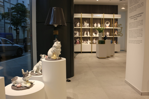 Salon flagowy Lladró Warszawa, ul. Piękna 20 (19)