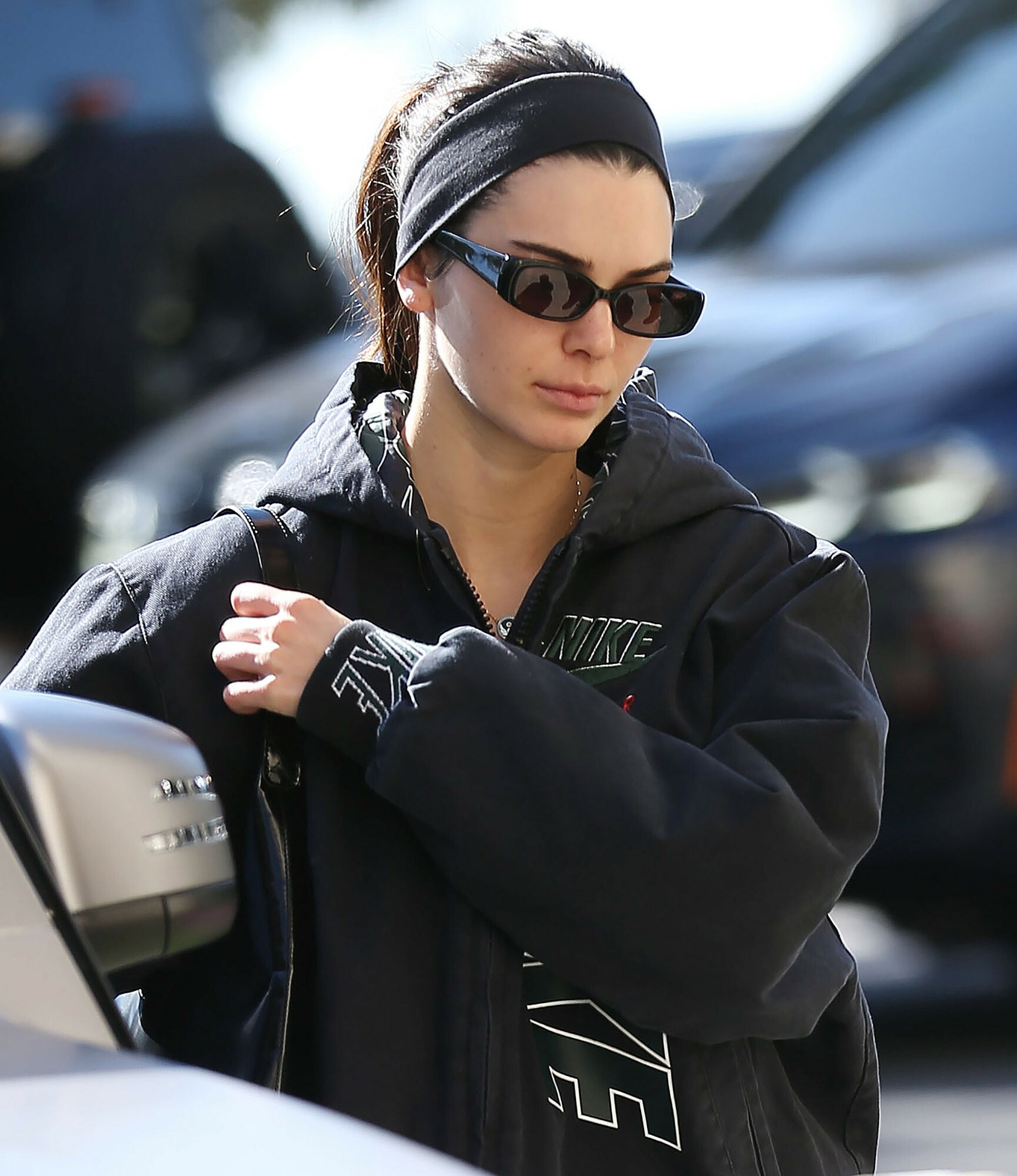Kendall Jenner w opasce na g?owie
