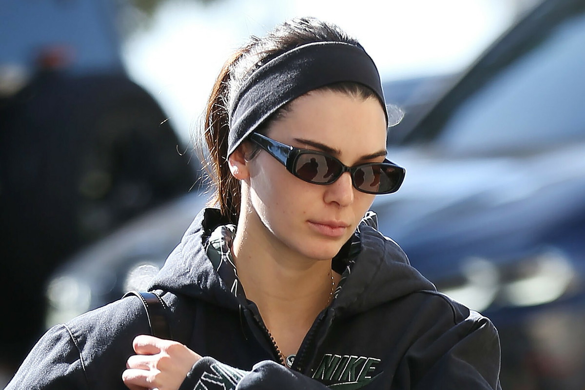 Kendall Jenner w opasce na g?owie