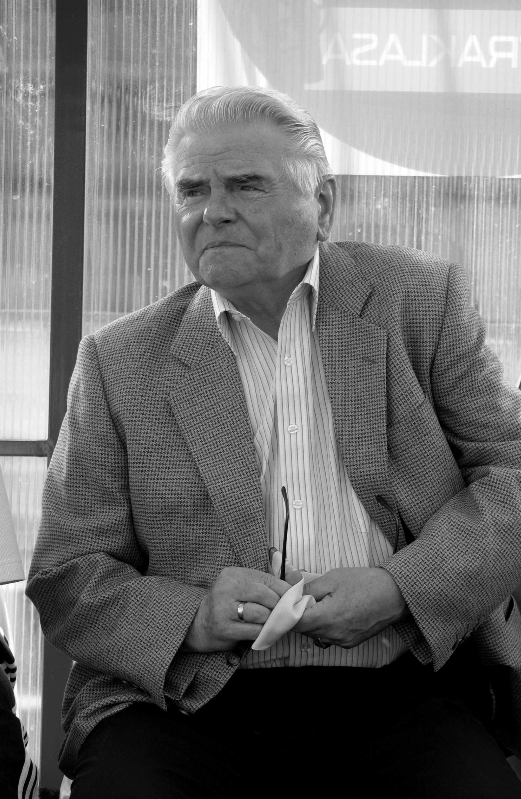 forum-0431172845 bw