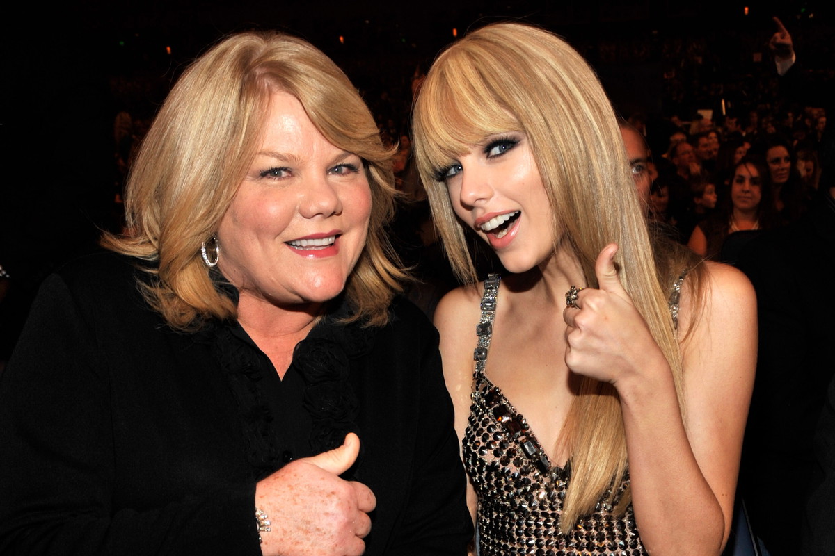 Taylor Swift, Andrea Swift, mama