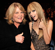 Taylor Swift, Andrea Swift, mama