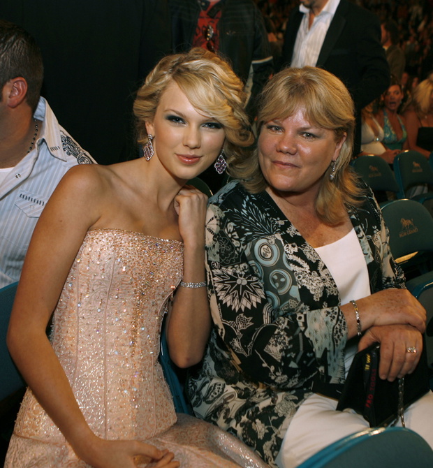 Taylor Swift, Andrea Swift, mama