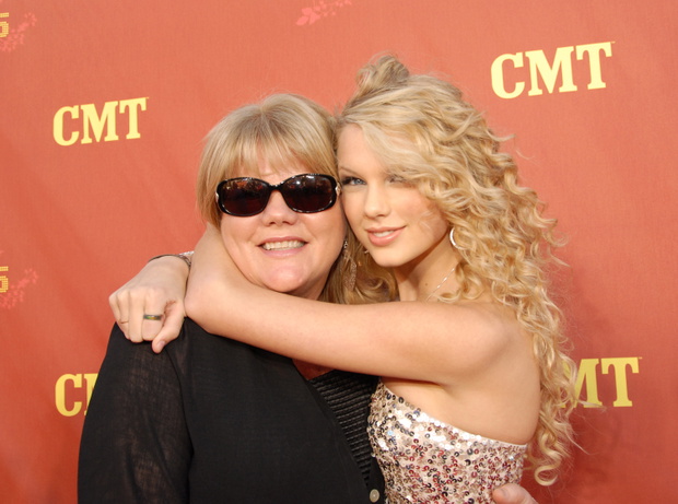 Taylor Swift, Andrea Swift, mama