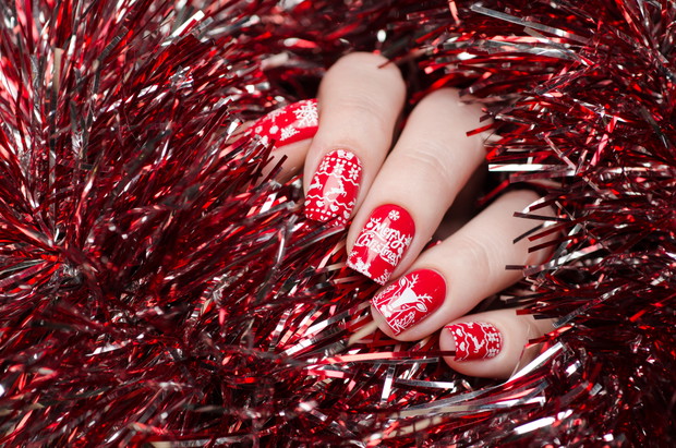 red Christmas manicure with deer and snowflakes