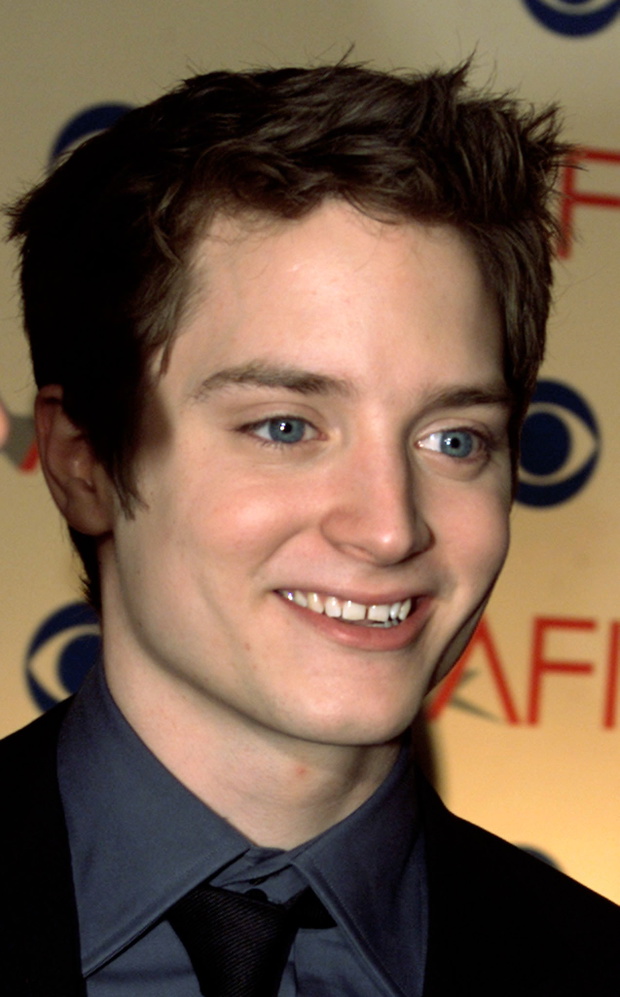 ELIJAH WOOD ARRIVES AT THE AFI AWARDS.