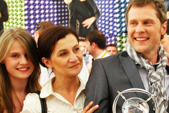 Krzysztof Respondek, żona Katarzyna Respondek, córka Antonina, plan programu „Jak oni śpiewają”, Warszawa, 31.05.2008 rok