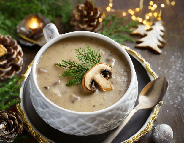 Wigilijna zupa grzybowa pieczarkowa