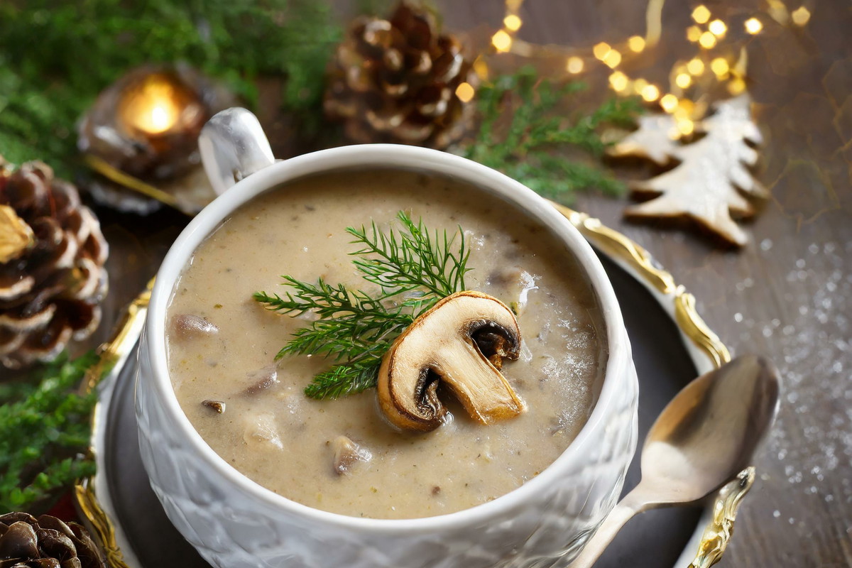 Wigilijna zupa grzybowa pieczarkowa