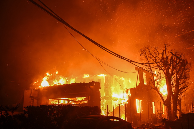 Wildfires tear through Los Angeles