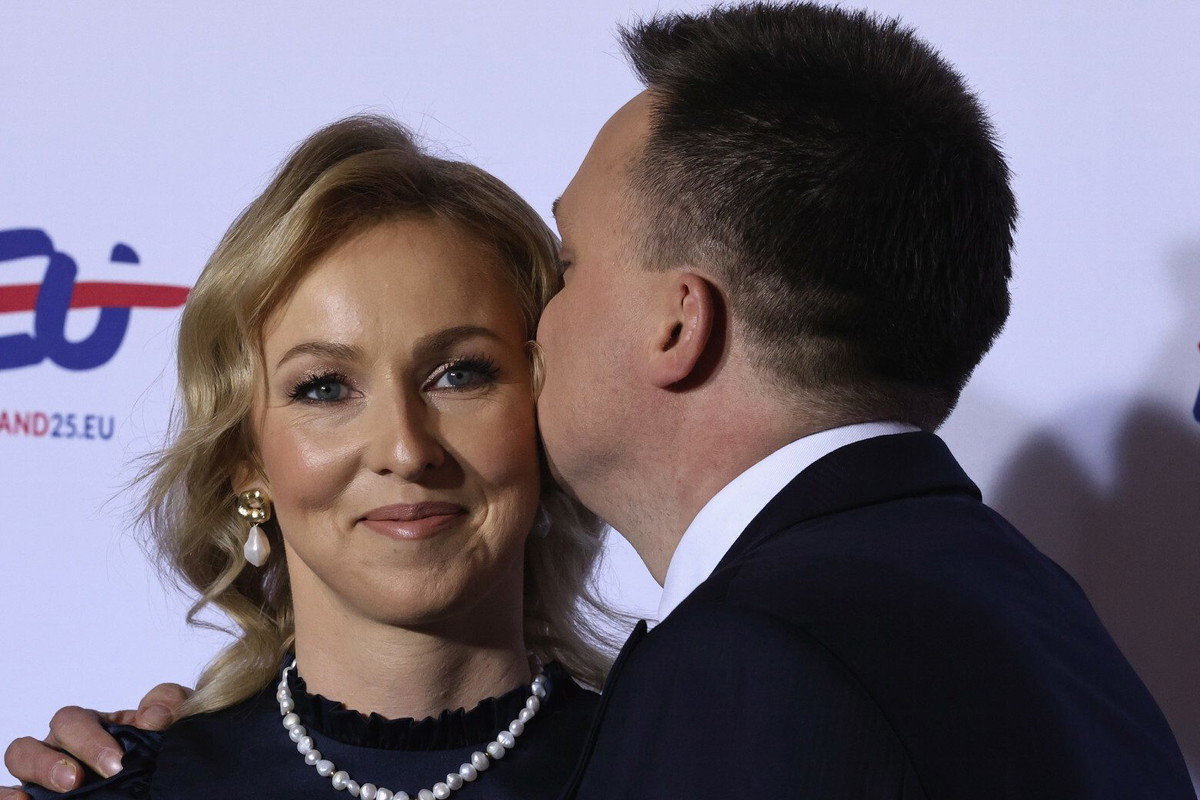 Szymon Hołownia, żona Urszula Brzezińska-Hołownia, gala otwarcia polskiej prezydencji w Radzie Unii Europejskiej, Warszawa, 03.01.2025 r. - jamnik
