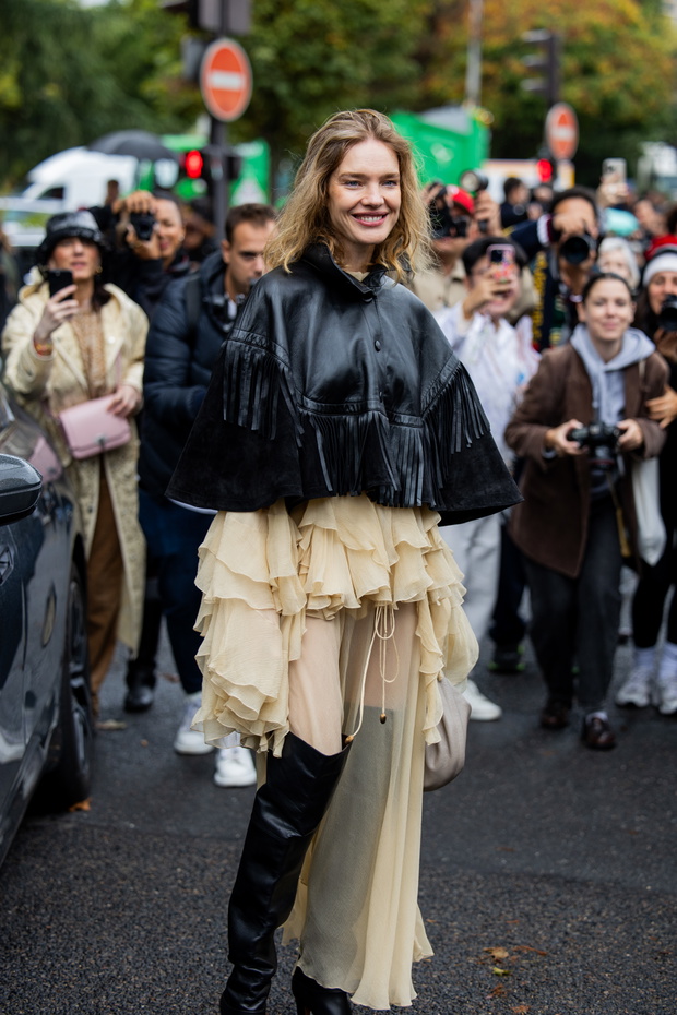 Street Style - Paris Fashion Week - Womenswear Spring/Summer 2025 - Day Four