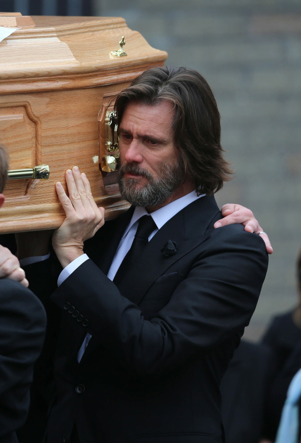 Jim Carrey na pogrzebie by?ej dziewczyny