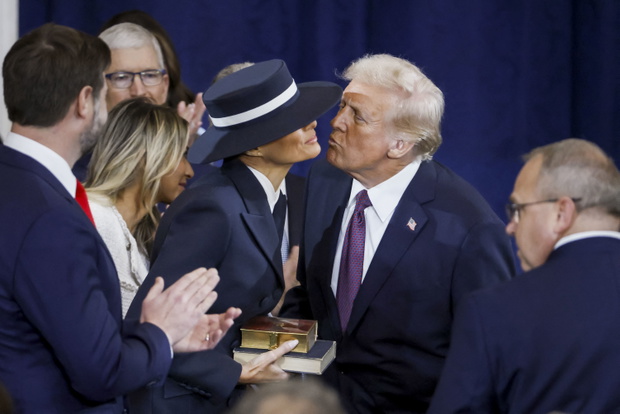 Trump kisses Melania on the cheek during swearing-in - DC