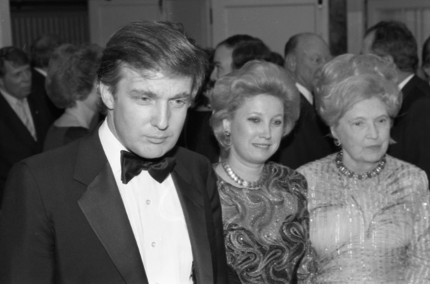 Donald Trump, jego siostra - Maryanne Trump Barry i mama - Mary Anne MacLeod Trump. 1988 rok