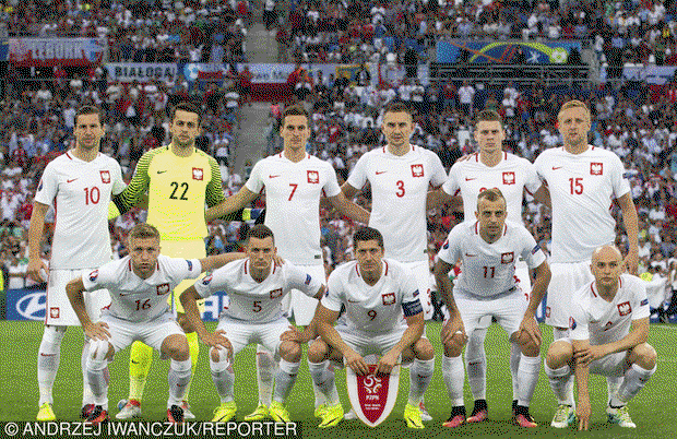 reprezentacja-polski-w-pilce-noznej-pozuje-do-zdjecia-366192-GALLERYBIG-1bdb61f
