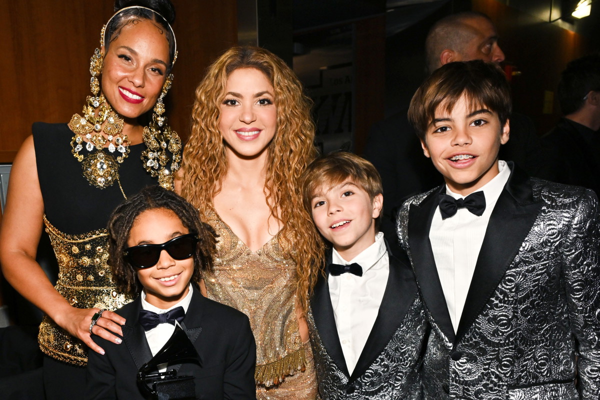 Alicia Keys i Shakira z dziećmi, Grammy 2025