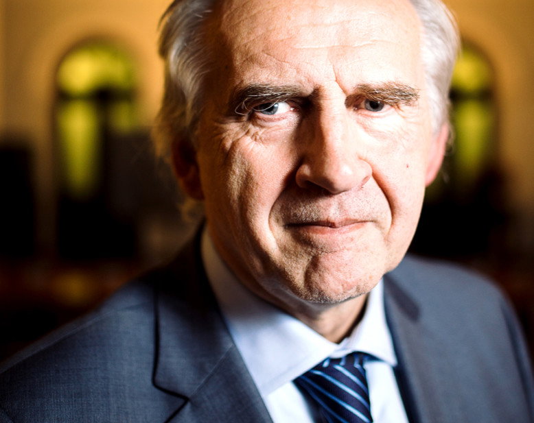 Profesor Marian Zembala, portret w czasach, gdy był ministrem zdrowia, Warszawa, 08.10.2015 rok