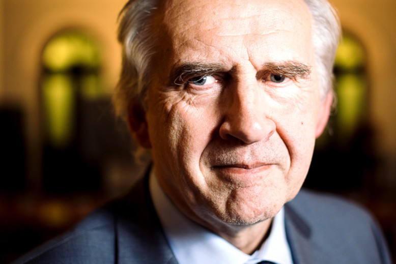 Profesor Marian Zembala, portret w czasach, gdy był ministrem zdrowia, Warszawa, 08.10.2015 rok