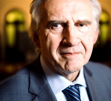 Profesor Marian Zembala, portret w czasach, gdy był ministrem zdrowia, Warszawa, 08.10.2015 rok