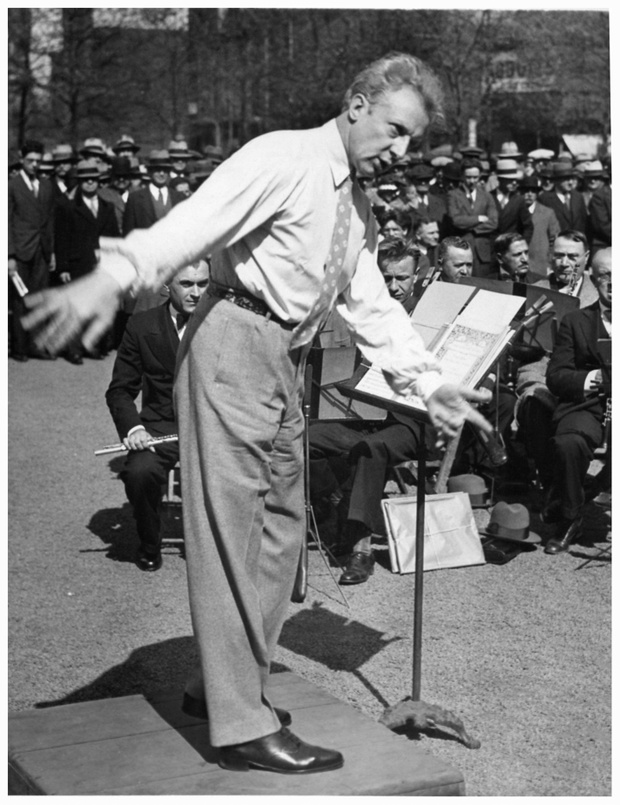 1932 ca, USA : The celebrated british music conductor LEOPOLD STOKOWSKI ( 1882 - 1977 ). Stokowski conducted the music for and appeared in several Ho. Image shot 1932. Exact date unknown.