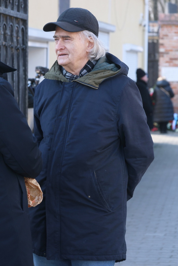 23.02.2025. Warszawa. Pogrzeb Mariana Turskiego na Cmentarzu Żydowskim w Warszawie. N/z: Olgierd Lukaszewicz