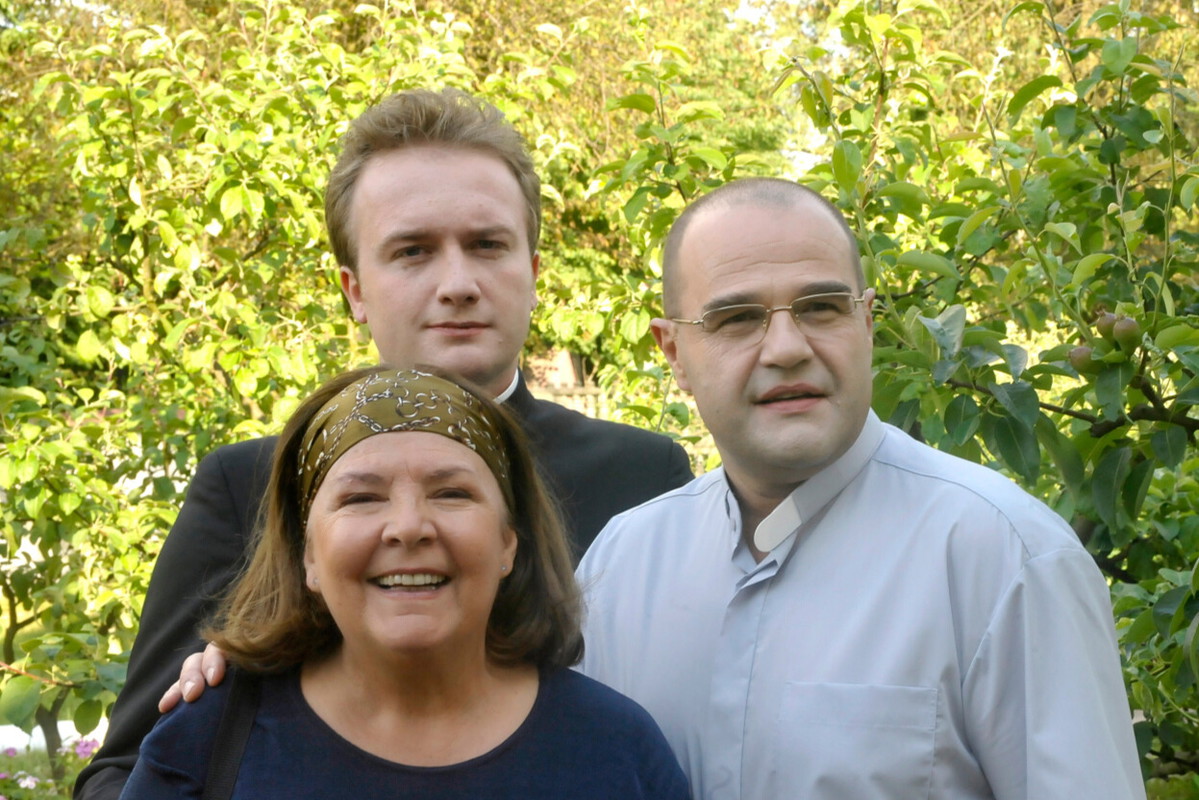 Cezary Żak, Bartek Kasprzykowski, Marta Lipińska, 2009 rok. Zdjęcie z planu serialu Ranczo