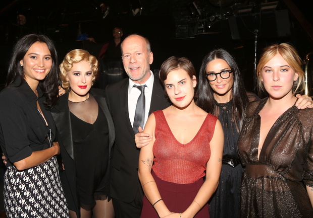 Emma Heming, Rumer Willis, Bruce Willis, Tallulah Belle Willis, Demi Moore i Scout LaRue Willis, 2015 in New York City. Fot. Bruce Glikas/FilmMagic)