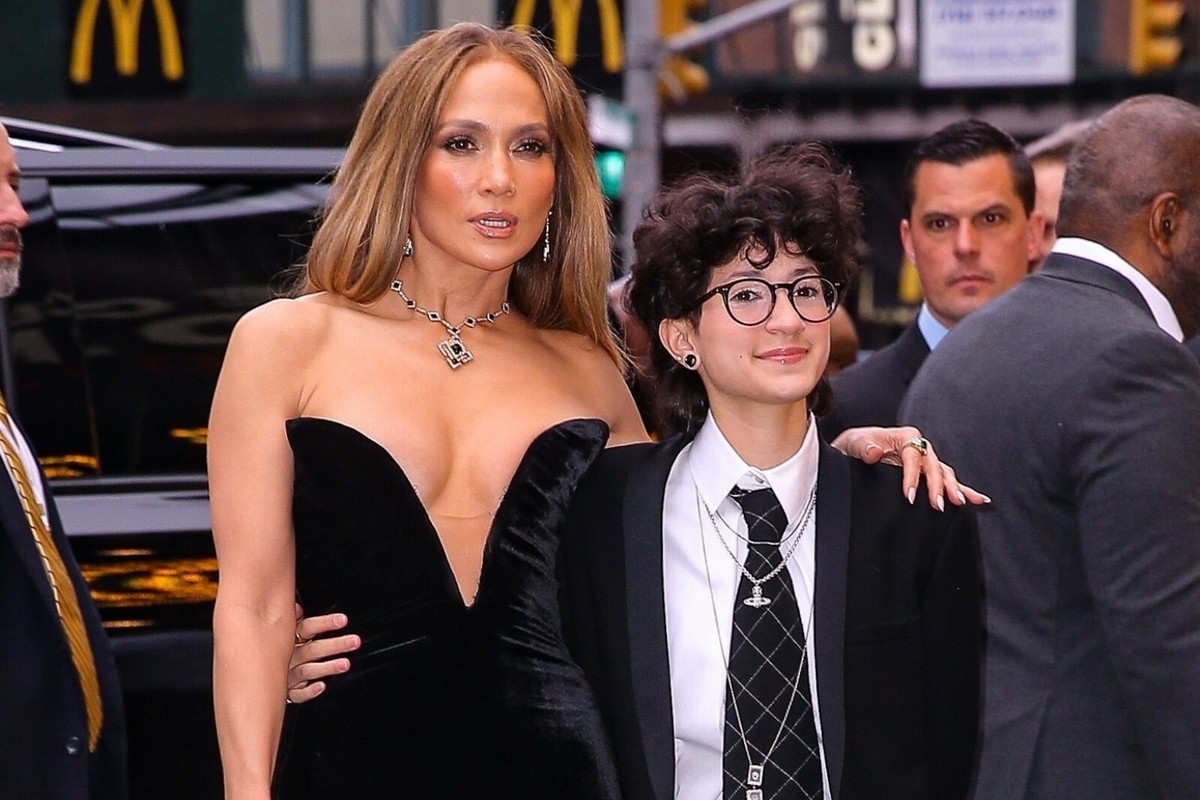 Jennifer Lopez i Emme Muniz, Premiera sztuki Good Night, and Good Luck